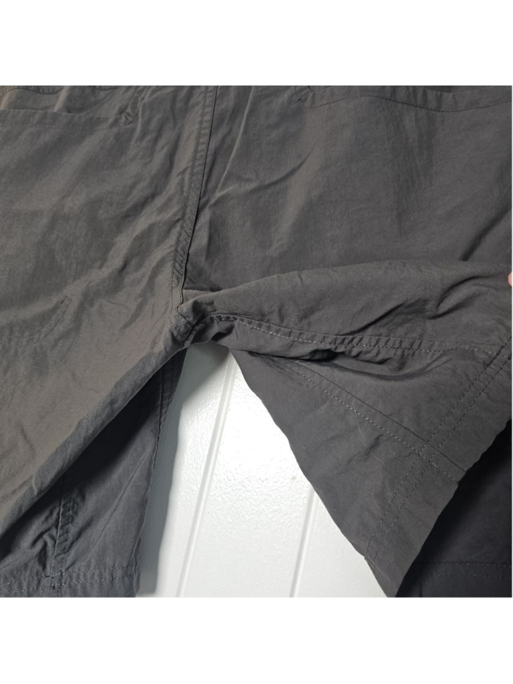Mountain Hardwear sz 10 grey cargo hiking shorts with built in belt - Picture 13 of 14